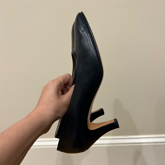 Vintage ferragamo heels in really great used condition! - Picture 4 of 8